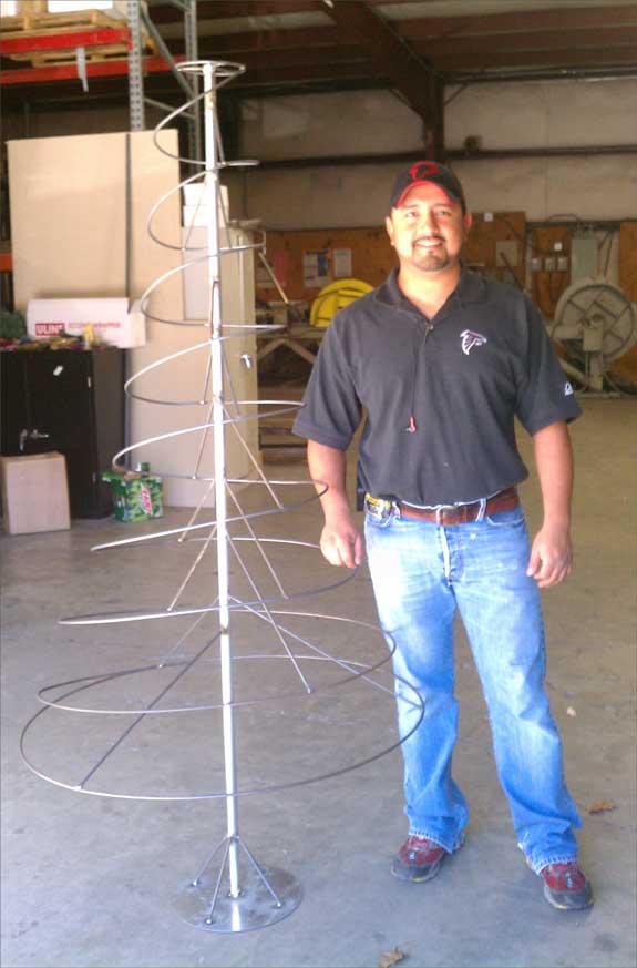 Under the Doolys directions (the owners of DSM), Alfredo cut and welded the just what I had in mind - a spiral tree.